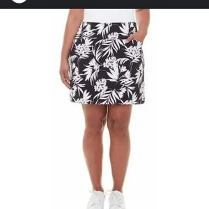 NWOT S.C. & CO Floral Skort Medium